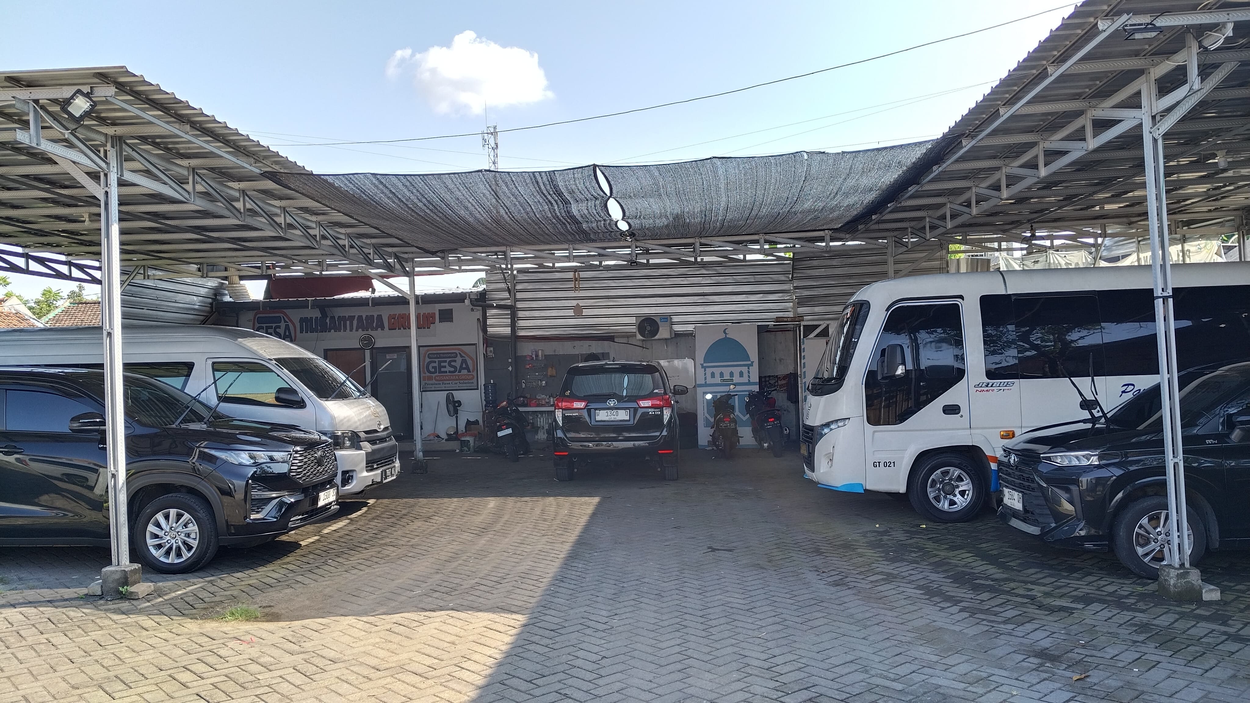 Nikmati Perjalanan Nyaman: Sewa Mobil Surabaya & Sidoarjo dengan Sopir Profesional di Jawa Timur