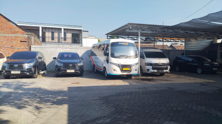 Rental Mobil Surabaya & Sidoarjo – Layanan Sewa Mobil Jawa Timur dengan Sopir Handal